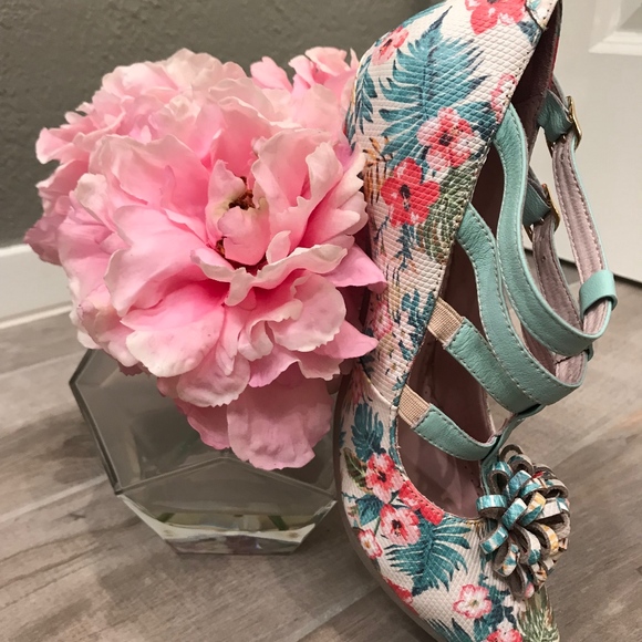Julieth Estrada T-Strap Heels Floral Green Size 10 - Picture 2 of 8